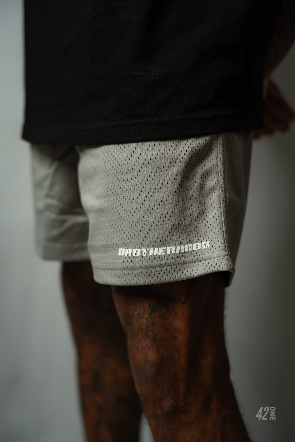 ELITE MESH SHORT IN SILVER