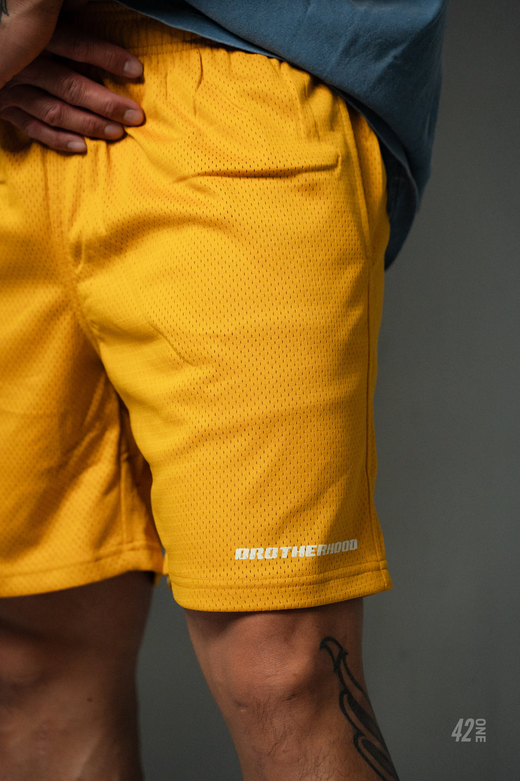 ELITE MESH SHORT IN MUSTARD