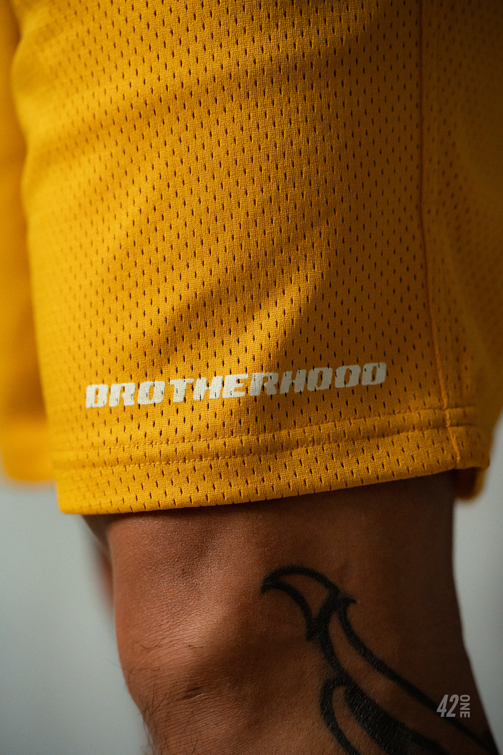 ELITE MESH SHORT IN MUSTARD