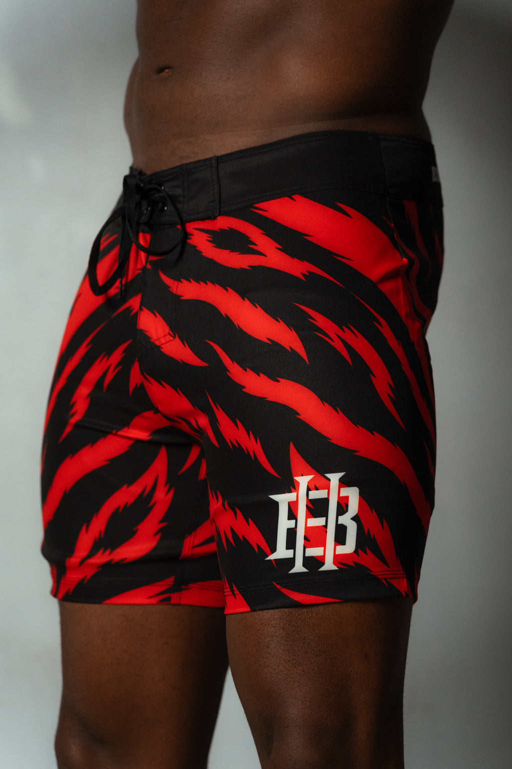 TIGER BOARDSHORTS IN RED