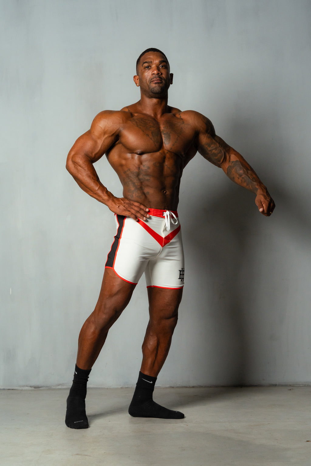 BH VICTORIOUS SHORTS IN WHITE/RED