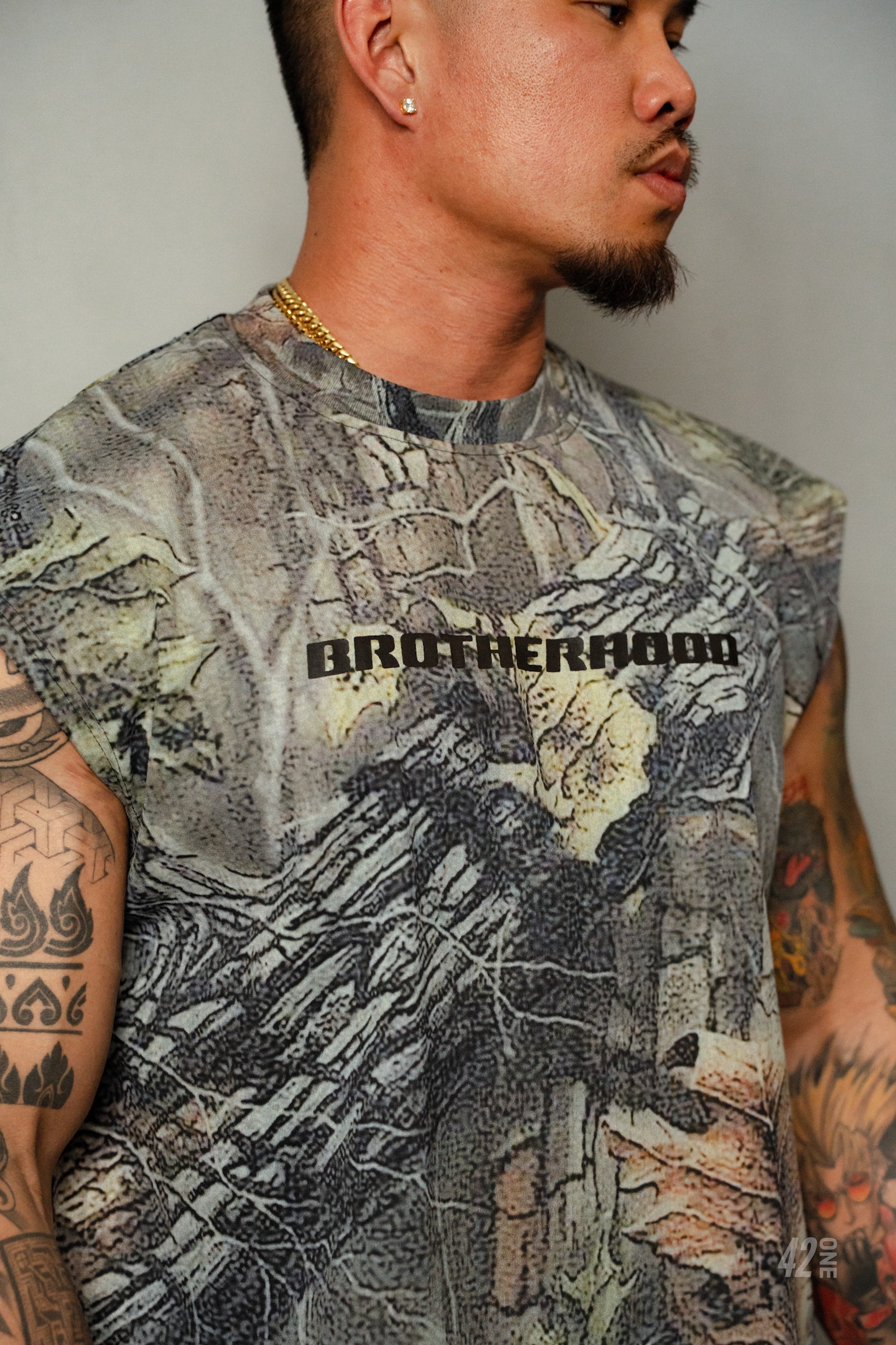 CAMO MUSCLE CROP TEE