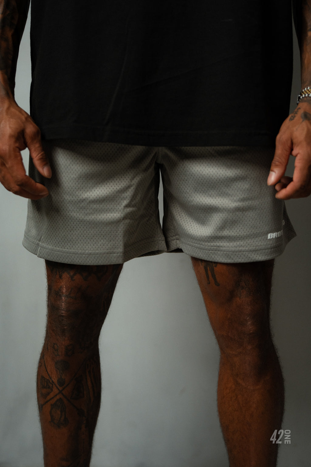 ELITE MESH SHORT IN SILVER